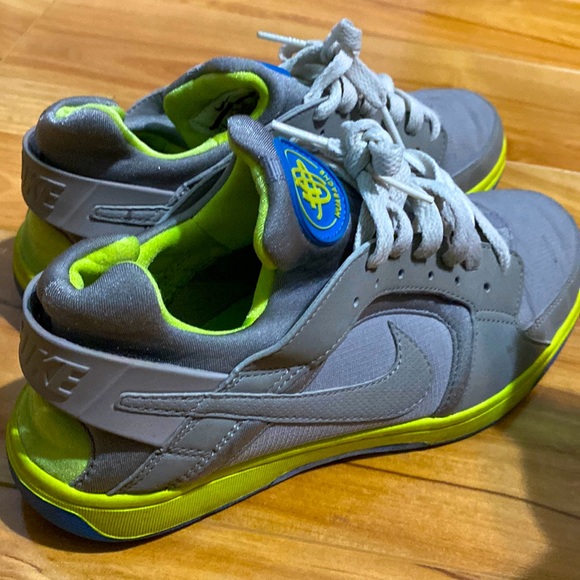 Nike Shoes - Nike hurrache women’s size 7